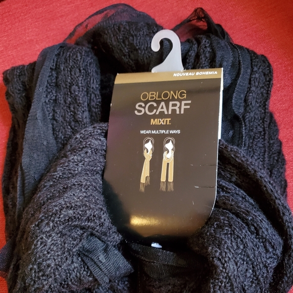 Mixit Accessories - Black knit scarf